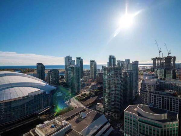 Stunning City LAKE VIEWS 4 beds-Free Parking : photo 1 de la chambre appartement - vue sur lac