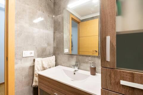 Habitación privada en apartamento de Alfonso : photo 4 de la chambre chambre lits jumeaux avec salle de bains commune