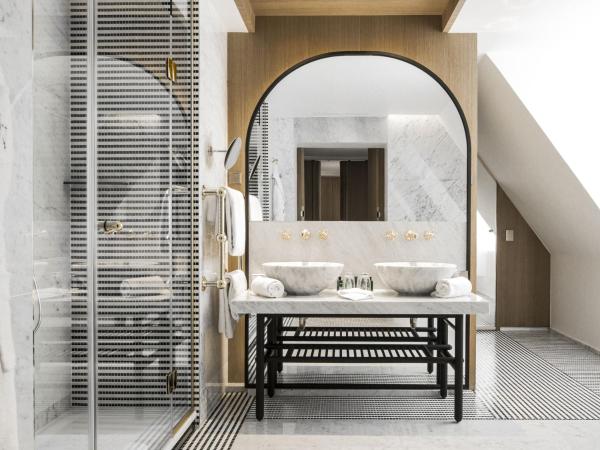 Hôtel Vernet Champs Elysées Paris : photo 5 de la chambre chambre familiale supérieure