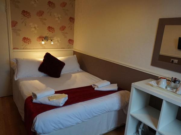 The Boundary Hotel - B&B : photo 2 de la chambre chambre double standard avec salle de bains commune