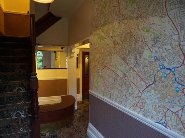 The Boundary Hotel - B&B : photo 2 de la chambre chambre quadruple+salle de bains (4 lits simples)