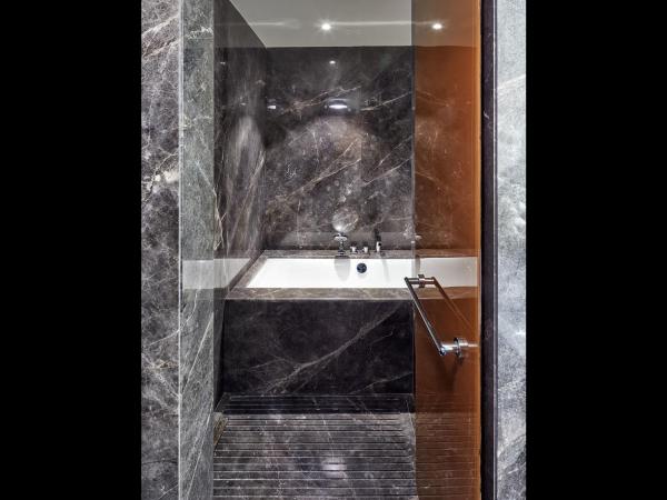 Naz City Hotel Taksim - Special Category : photo 6 de la chambre suite lit king-size avec balcon