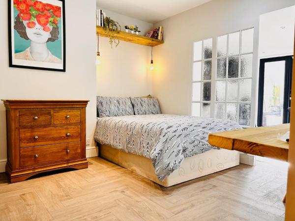 Rest Boutique Acton : photo 8 de la chambre appartement avec terrasse