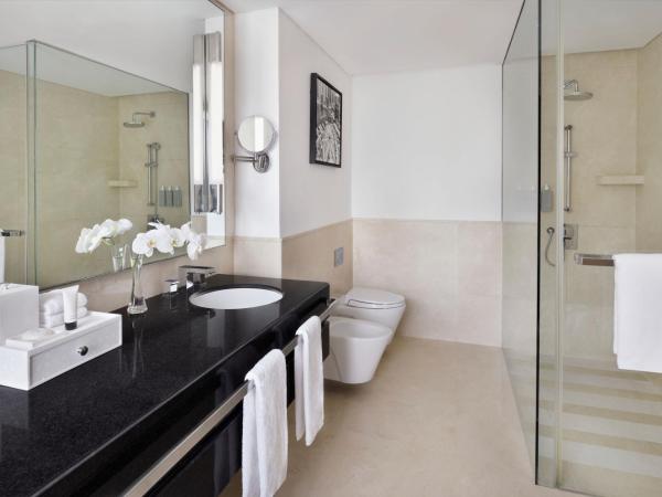 JW Marriott Hotel Marina : photo 3 de la chambre deluxe city view room, king bed, including direct access to dubai marina mall & marina walk