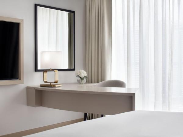 JW Marriott Hotel Marina : photo 4 de la chambre premier city view room, king bed and sofa bed, including direct access to dubai marina mall & marina walk