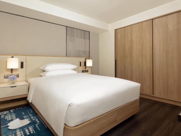 Marriott Executive Apartments Bangkok, Sukhumvit 50 : photo 1 de la chambre two-bedroom apartment with one king bed and two double beds