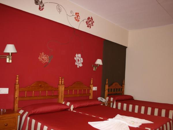 Hostal la Fuente : photo 7 de la chambre chambre triple