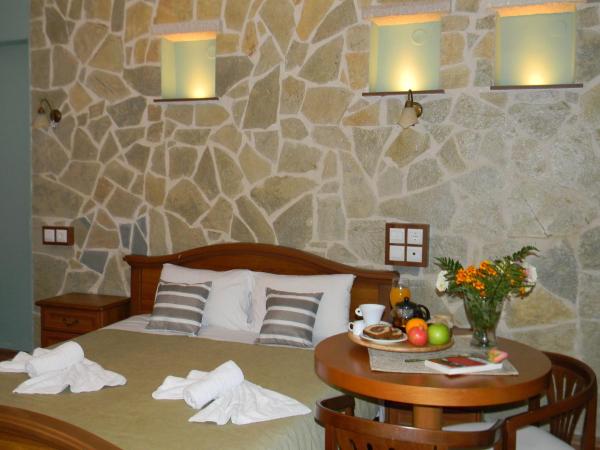 Agnantio : photo 3 de la chambre chambre double supérieure avec balcon et vue sur le lac