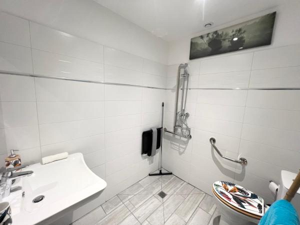 Chambres d'hôtes Les Carmélites : photo 4 de la chambre chambre double - accessible aux personnes à mobilité réduite 