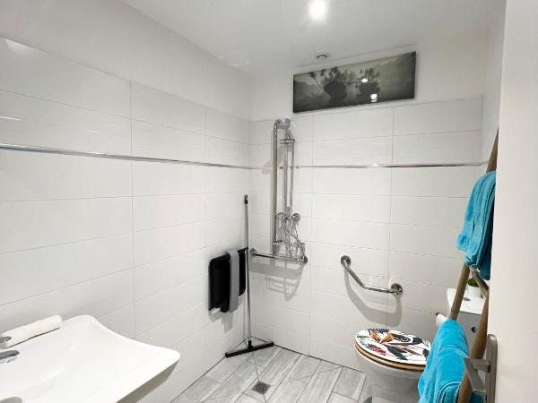Chambres d'hôtes Les Carmélites : photo 6 de la chambre chambre double - accessible aux personnes à mobilité réduite 