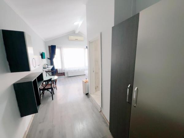 Taksim Centre Hotel : photo 6 de la chambre chambre lit king-size avec balcon