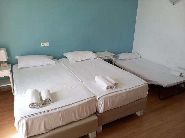 City Marina : photo 9 de la chambre chambre triple Économique avec lit d'appoint