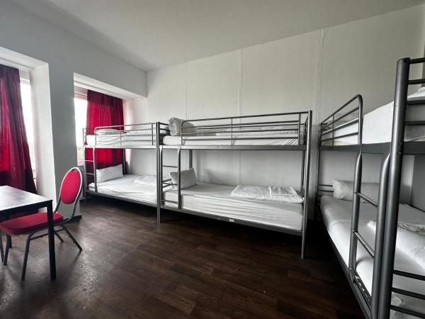 Ootel.com : photo 7 de la chambre chambre familiale avec salle de bains