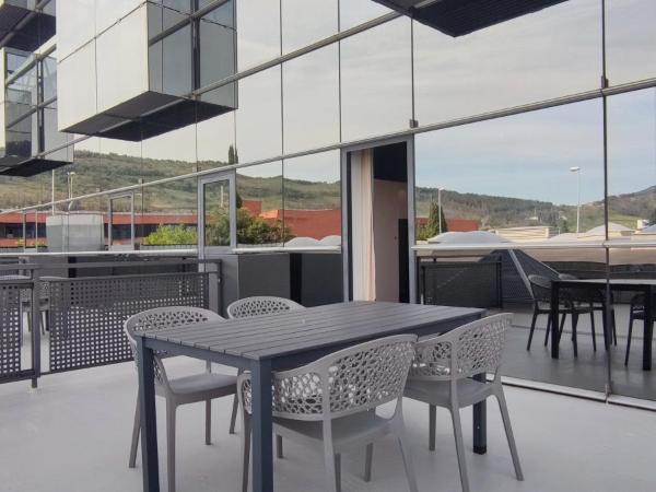 Hotel San Fermín Pamplona : photo 1 de la chambre chambre lit queen-size avec balcon