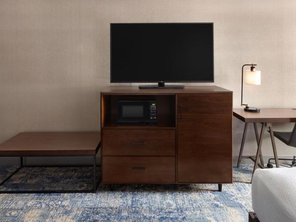 Four Points by Sheraton Edmonton South : photo 5 de la chambre chambre lit king-size