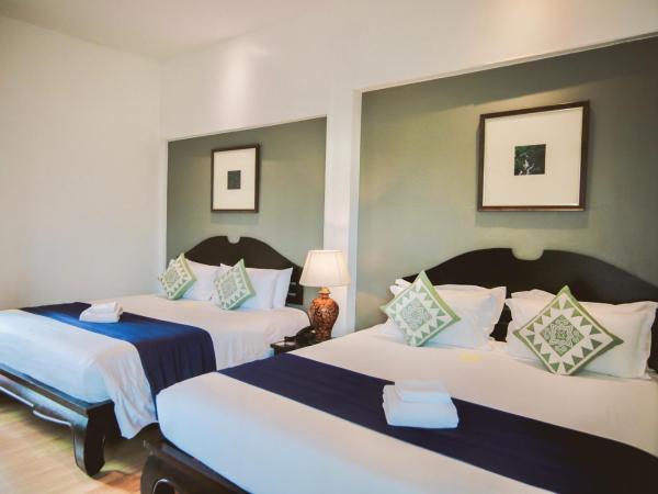 THEE Kashatharn by TH District : photo 2 de la chambre chambre familiale avec terrasse