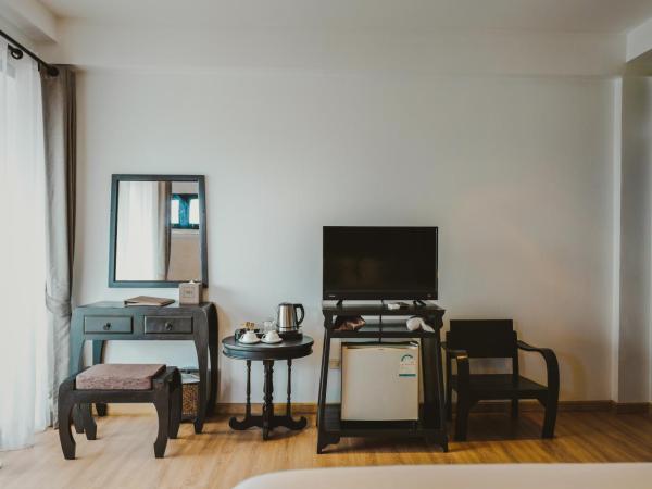 THEE Kashatharn by TH District : photo 7 de la chambre chambre double ou lits jumeaux deluxe avec balcon