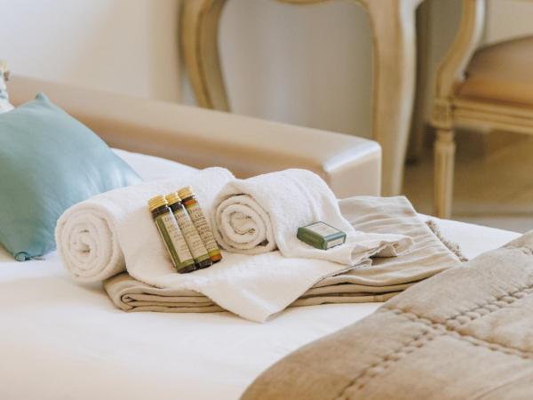 Hôtel Liberata & Spa : photo 5 de la chambre chambre familiale triple - vue sur mer