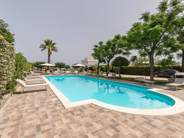 Pietramare Luxury Suites by Rentbeat : photo 3 de la chambre chambre lit queen-size avec baignoire spa