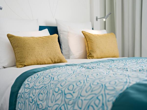 Golden Tulip Marseille Euromed : photo 1 de la chambre chambre lit king-size supérieure