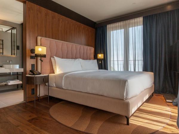 Keight Hotel Opatija, Curio Collection By Hilton : photo 8 de la chambre chambre d'angle lit king-size