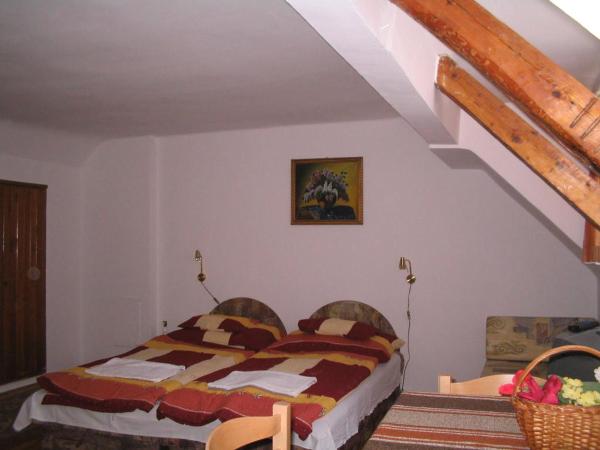 Burg Eger : photo 2 de la chambre chambre familiale avec salle de bains