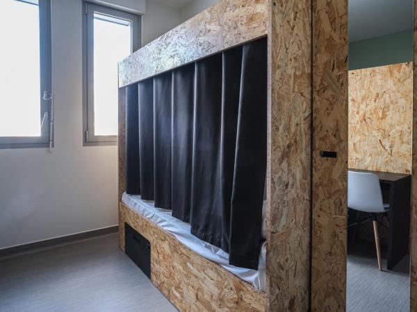 Auberge de jeunesse HI Clermont-Ferrand : photo 4 de la chambre lit dans dortoir pour femmes de 4 lits