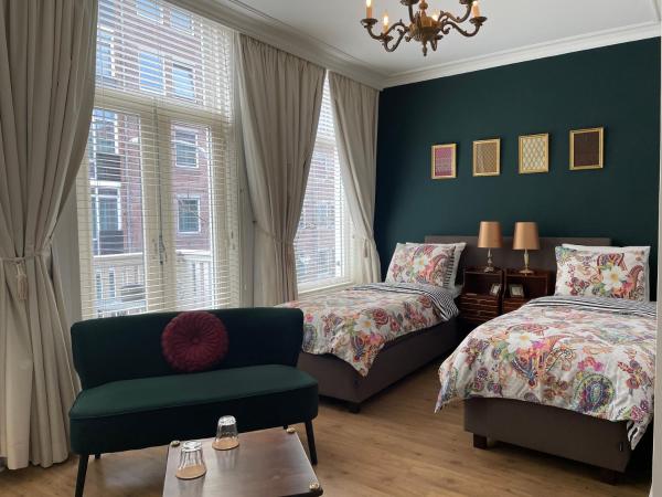 COMFORTABLE STYLISH ROOM in city centre of The Hague - HOME STAY : photo 7 de la chambre chambre double ou lits jumeaux deluxe avec balcon