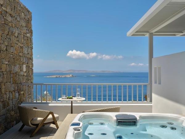 Deos Mykonos - A Myconian Collection Hotel : photo 1 de la chambre delta room with outdoor hot tub & sea view