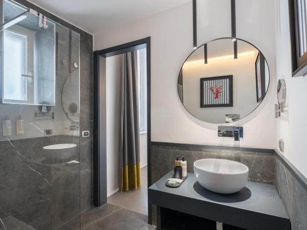 Le Mummarelle Napoli : photo 4 de la chambre comfort quadruple room – via santa lucia 133