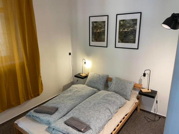 Black Style ROOMS Moravske namesti : photo 10 de la chambre chambre familiale avec balcon