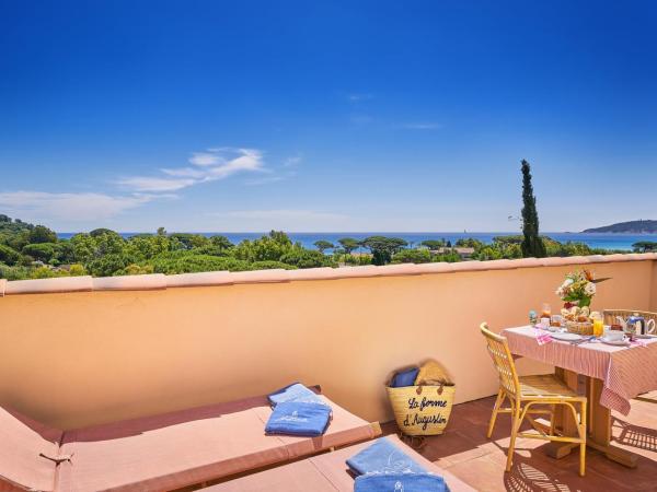 La Ferme D'Augustin : photo 5 de la chambre suite supérieure avec terrasse et vue sur la mer