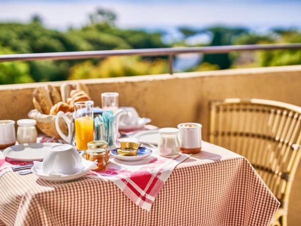 La Ferme D'Augustin : photo 1 de la chambre suite supérieure avec terrasse et vue sur la mer