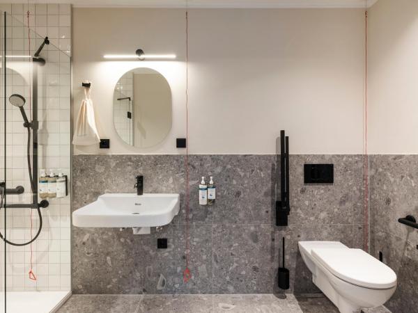 Numa Salzburg Vogelweider : photo 7 de la chambre chambre moyenne - accessible aux personnes à mobilité réduite