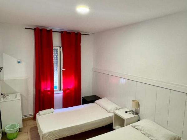 Metropolitan Atocha : photo 6 de la chambre chambre lits jumeaux avec salle de bains commune