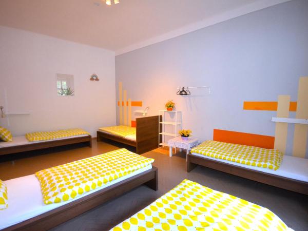 Travel&Joy backpackers : photo 2 de la chambre chambre quintuple avec salle de bains commune