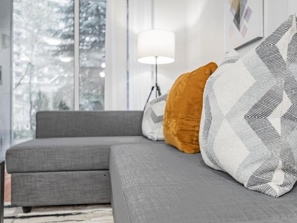 LUXURY ONE BEDROOM CONDO NEAR SQUARE ONE - Parking : photo 7 de la chambre appartement 1 chambre