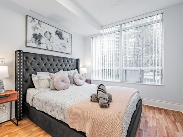 LUXURY ONE BEDROOM CONDO NEAR SQUARE ONE - Parking : photo 10 de la chambre appartement 1 chambre