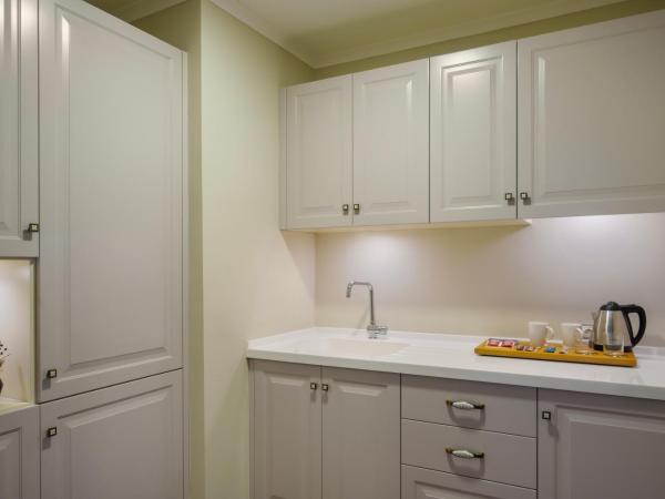 Liberty Kuşadası : photo 1 de la chambre suite lit king-size - vue sur mer