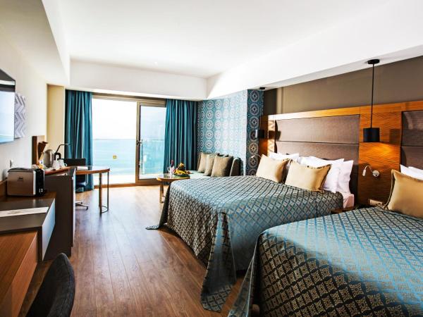 Liberty Kuşadası : photo 4 de la chambre chambre double ou lits jumeaux deluxe avec balcon