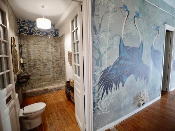 ThePlacetoBe B&B : photo 9 de la chambre chambre lit queen-size avec salle de bains commune