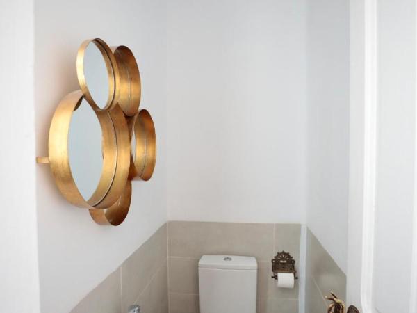 ThePlacetoBe B&B : photo 10 de la chambre chambre lit queen-size avec salle de bains commune