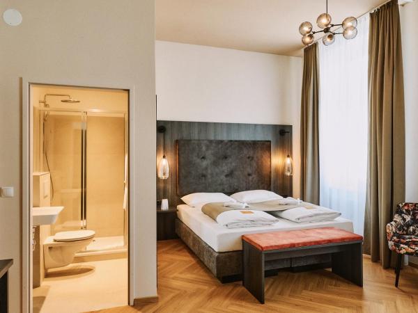 Urban Rooms Rathaus - Self Check-In : photo 3 de la chambre chambre familiale supérieure