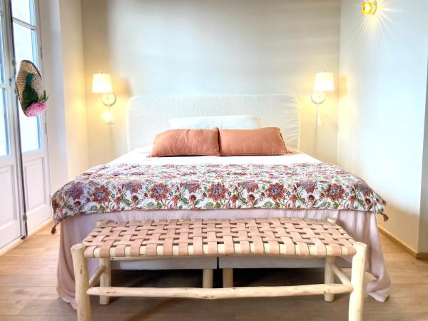 Le Petit Avignon - chambres & appartement à deux pas du Pont d'Avignon et du Palais des Papes : photo 5 de la chambre chambre double avec terrasse