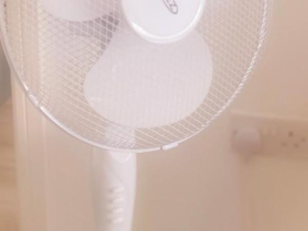 VISHISAMARTH H8 Room 3 ,15 min walk to COOP, ARENA ,ETIHAD ,City Centre, FREE CAR PARKING ,FREE SNACKS, LOCKBOX ,FRIDGE, MICROWAVE,FAN,Late Night Check In Anytime, 2 min walk to Bus Stop, : photo 1 de la chambre chambre double supérieure