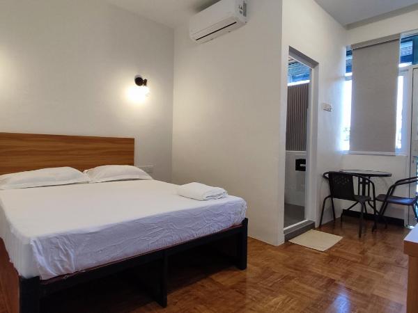 Scotland 18 Lodge : photo 1 de la chambre chambre lit queen-size avec balcon