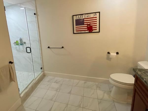 Riverbank Guesthouse Wilton Manors : photo 9 de la chambre chambre lit king-size - vue sur piscine