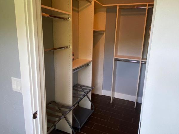 Riverbank Guesthouse Wilton Manors : photo 8 de la chambre chambre lit king-size - vue sur lac