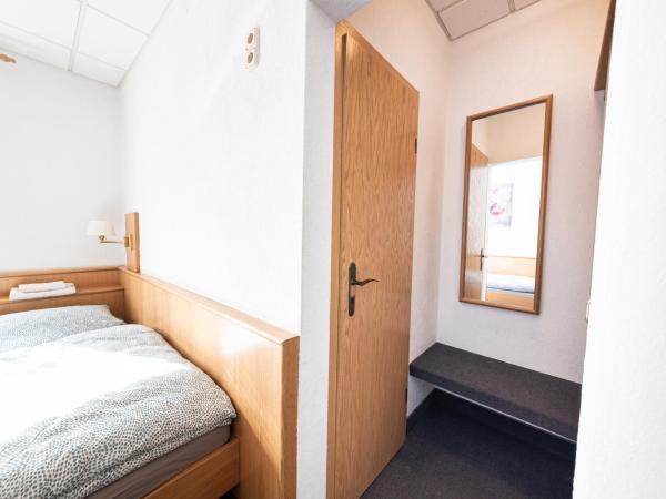 Pension Greiser : photo 5 de la chambre petite chambre lits jumeaux