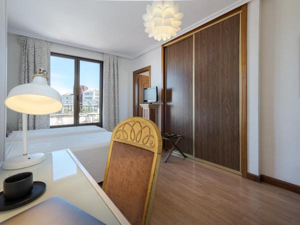 Hotel Eurowest : photo 9 de la chambre chambre triple avec terrasse